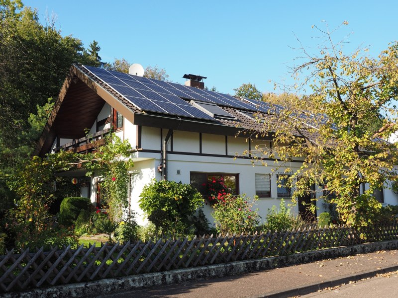 Solaranlage Haus Baum